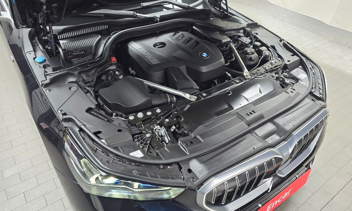 BMW 5-Series 2024