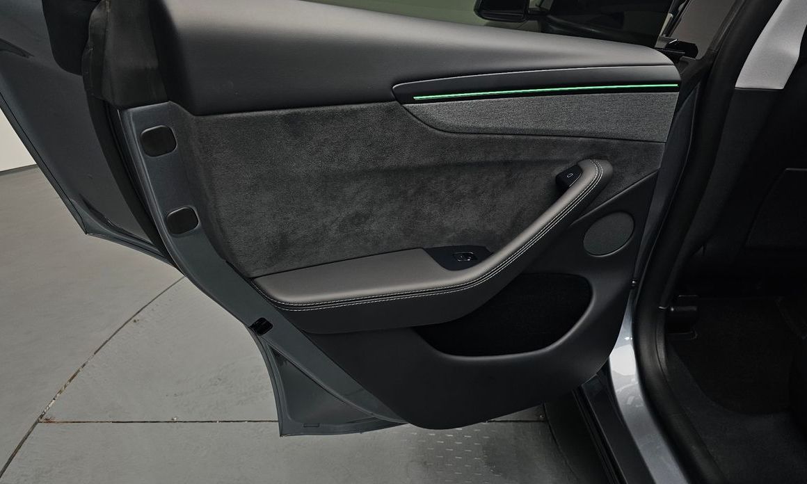 Tesla Model Y 2025