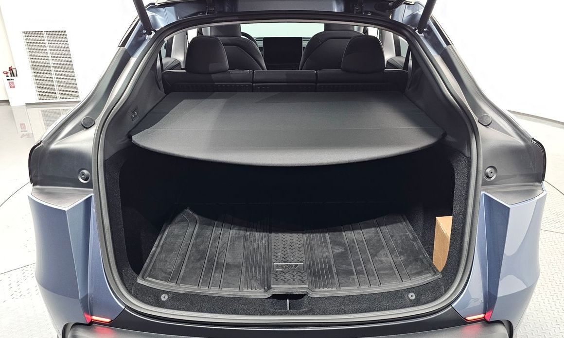 Tesla Model Y 2025