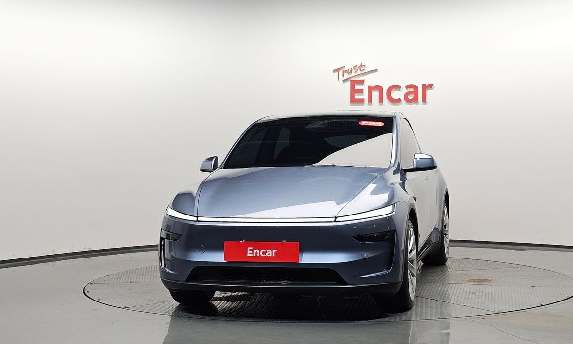 Tesla Model Y 2025