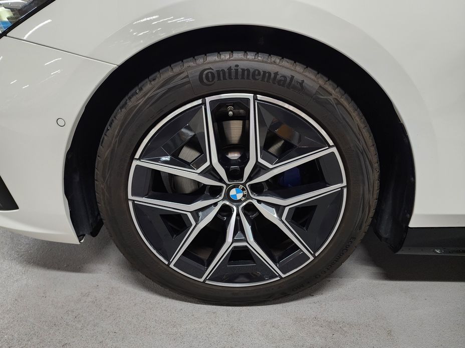 BMW 5-Series 2024