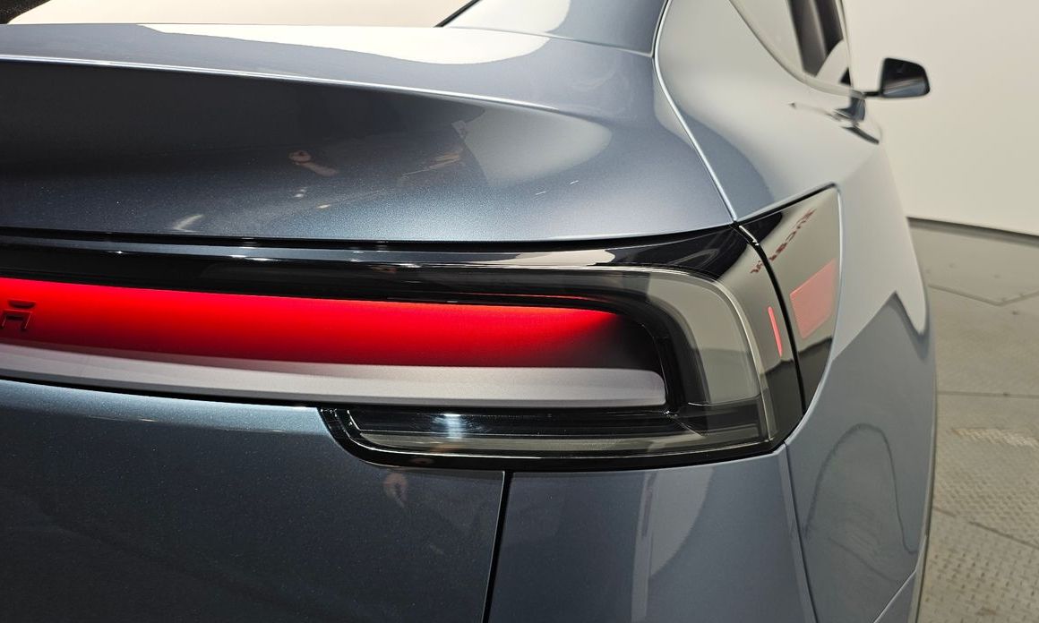 Tesla Model Y 2025
