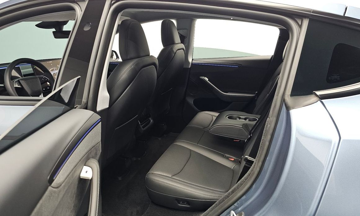 Tesla Model Y 2025