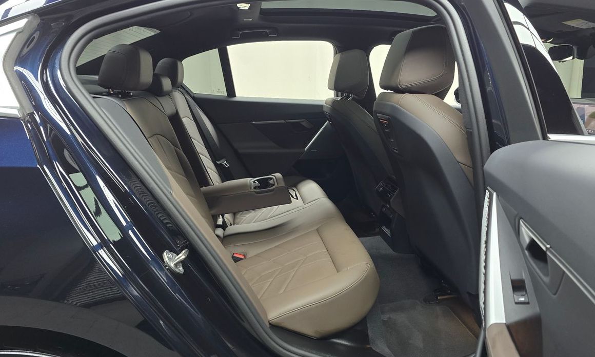 BMW 5-Series 2024