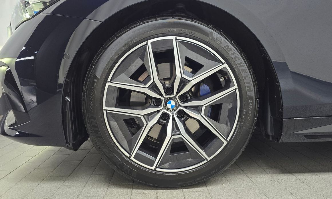 BMW 5-Series 2024