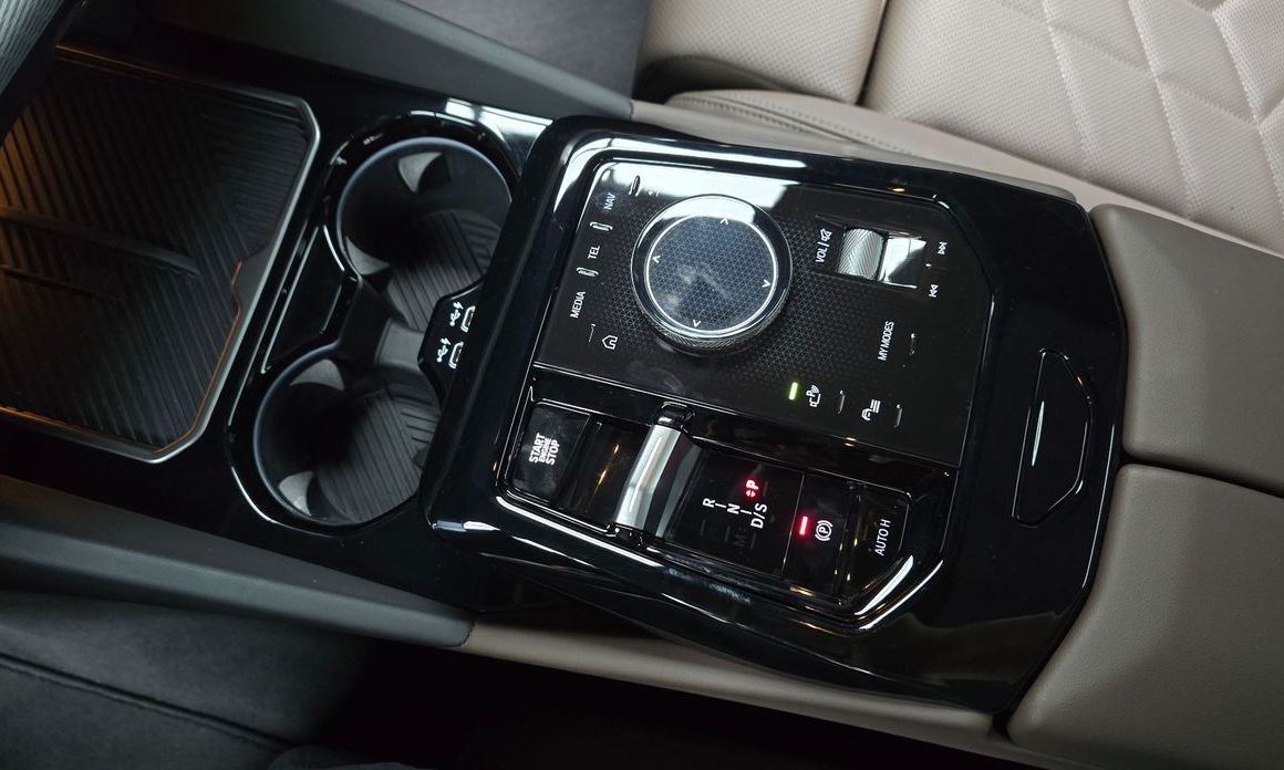 BMW 5-Series 2024
