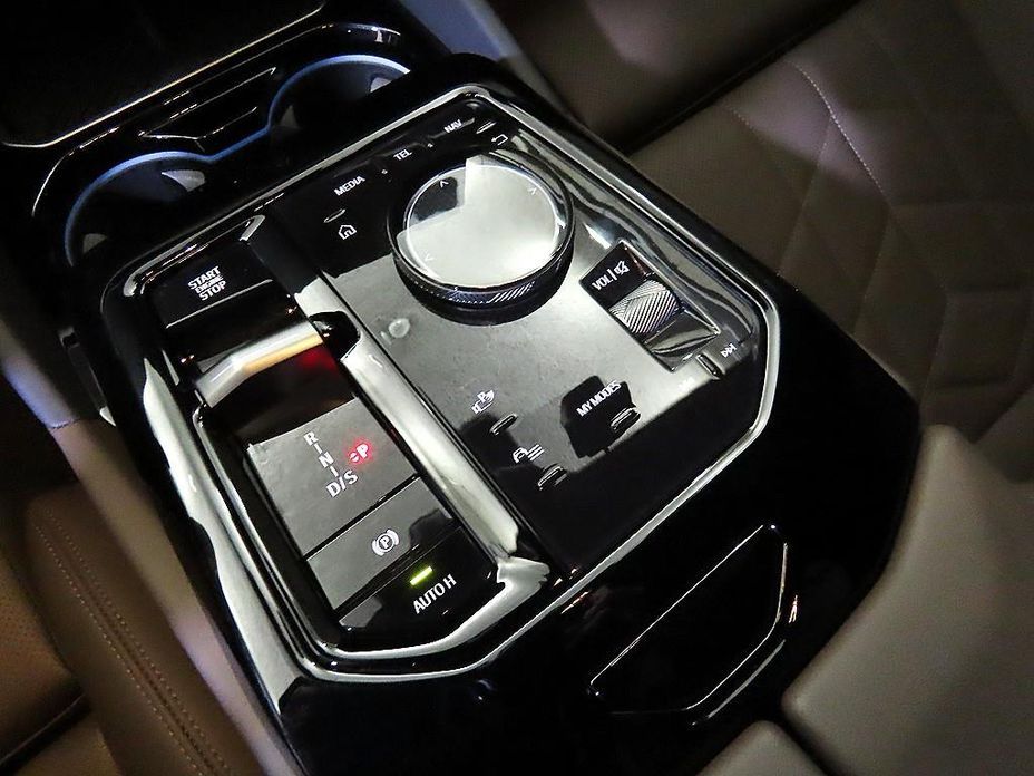 BMW 5-Series 2025