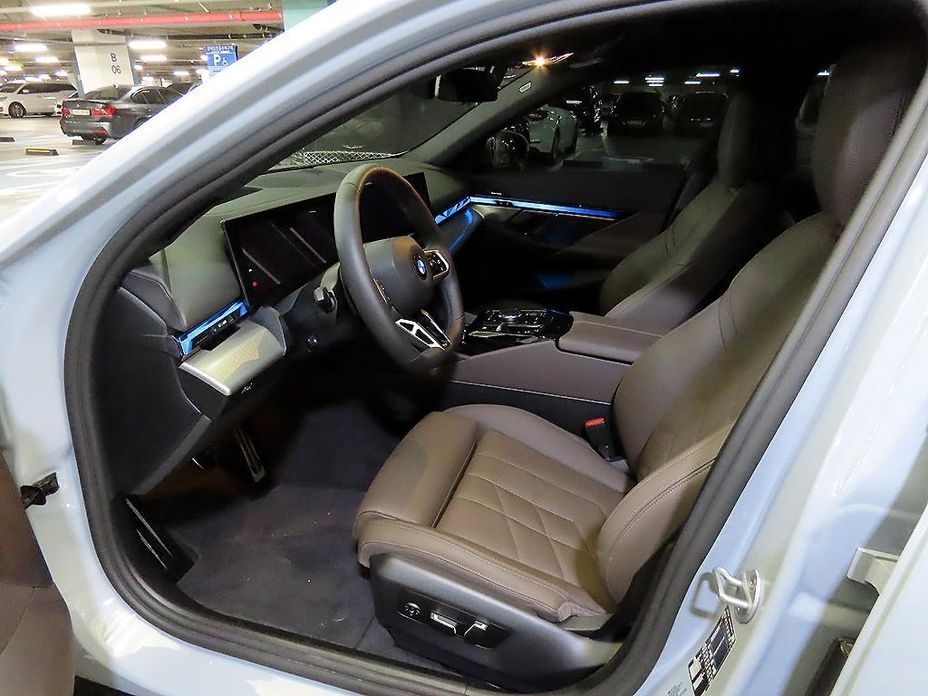 BMW 5-Series 2025