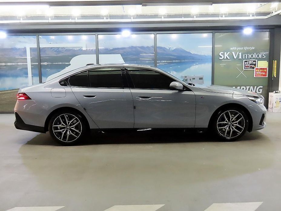 BMW 5-Series 2025