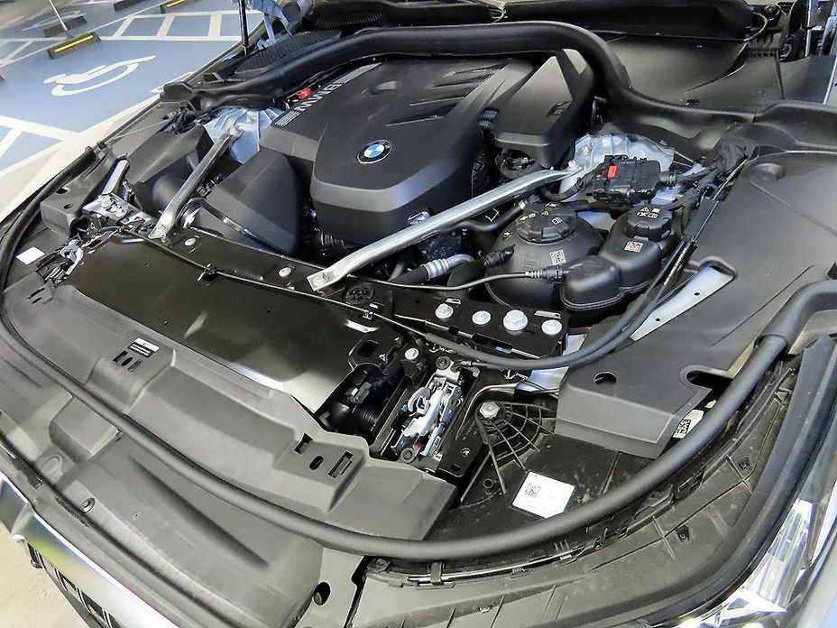 BMW 5-Series 2025