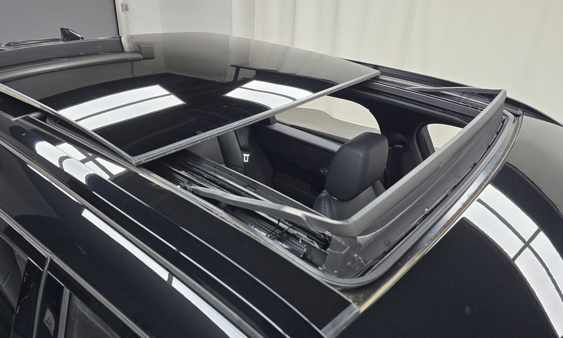 Land Rover Range Rover Velar 2026