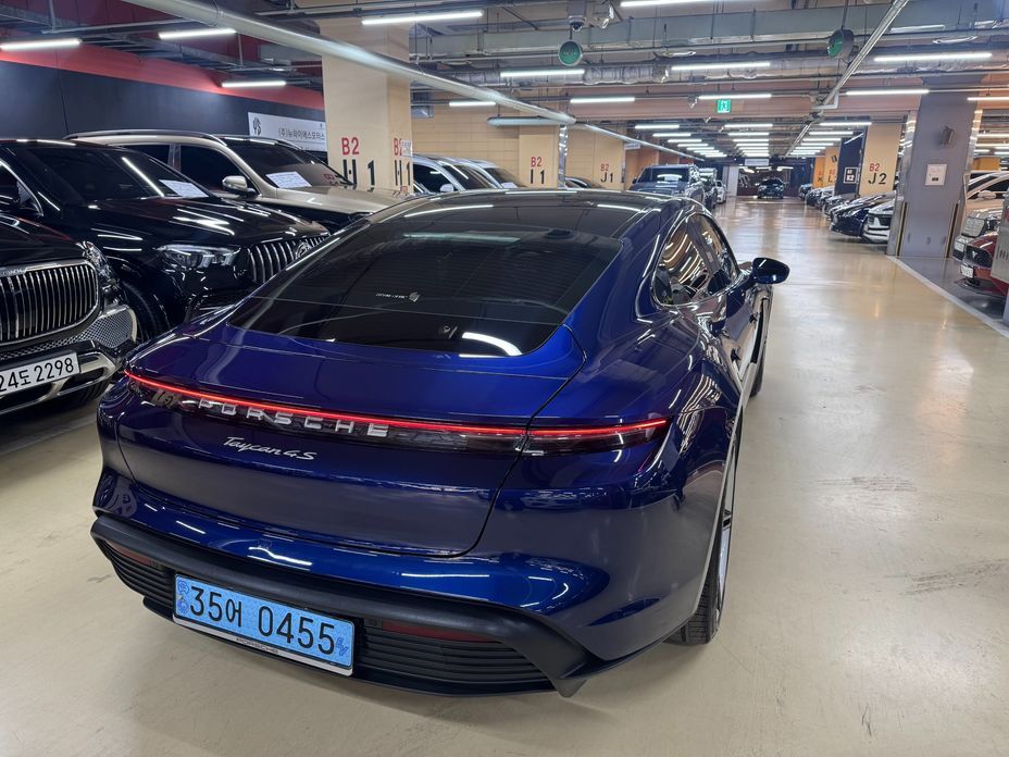 Porsche Taycan 2024