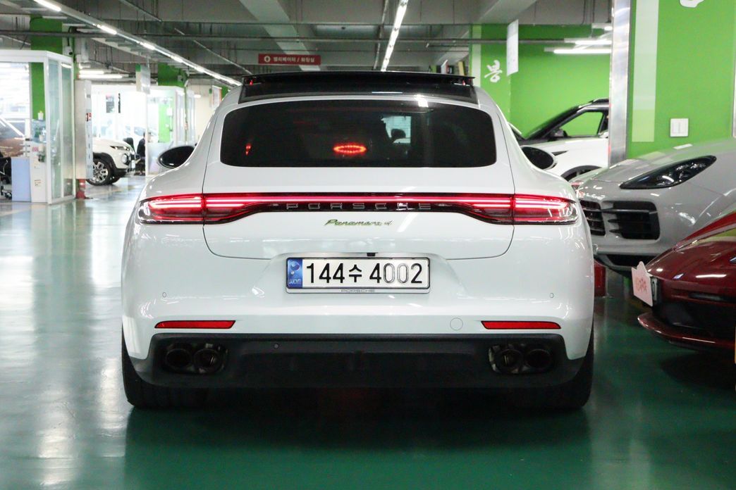 Porsche Panamera 2021