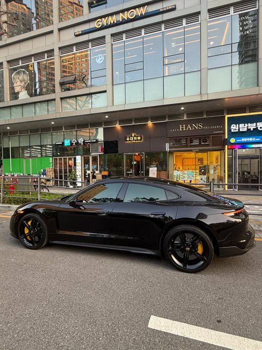 Porsche Taycan 2021