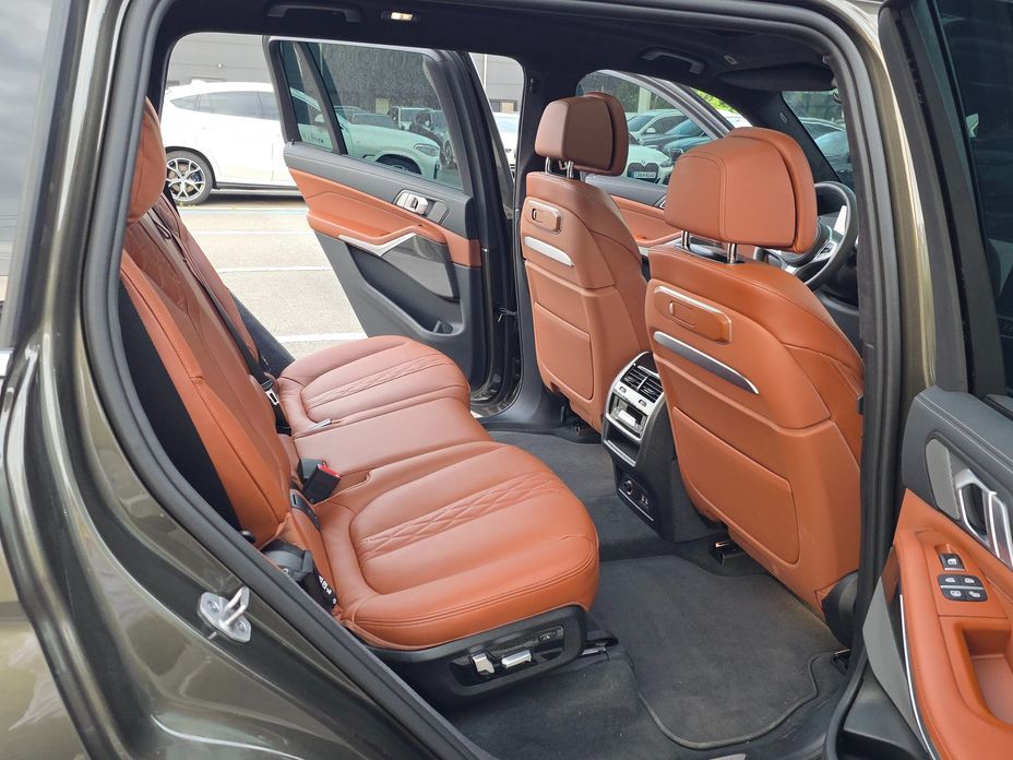 BMW X7 2025