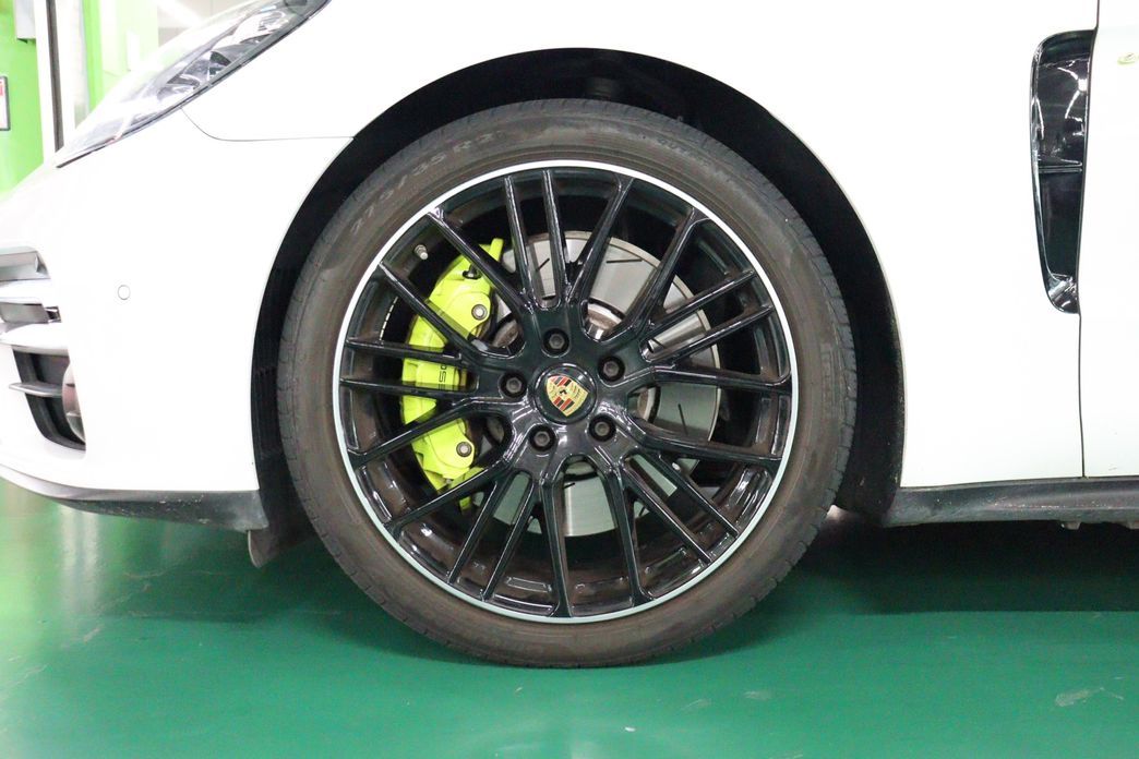 Porsche Panamera 2021