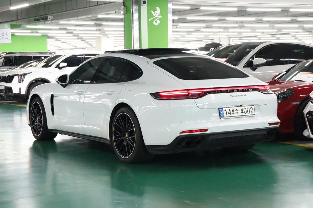 Porsche Panamera 2021