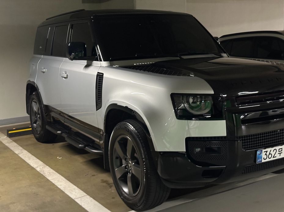 Land Rover Defender 2024