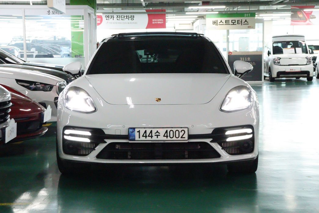 Porsche Panamera 2021