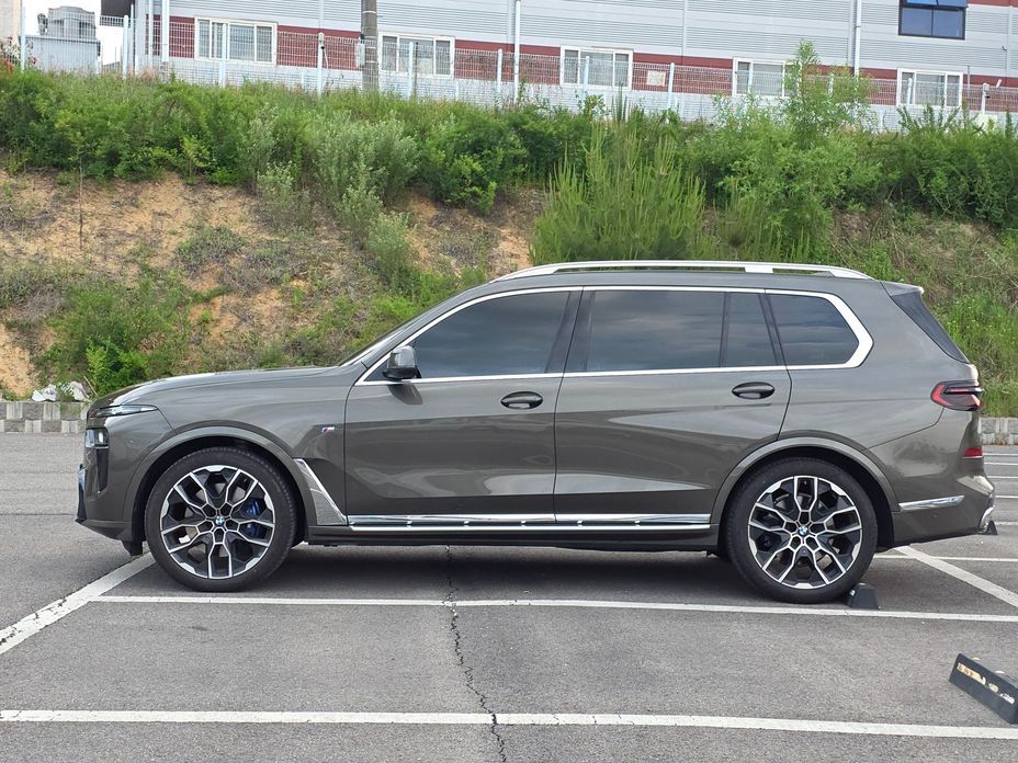 BMW X7 2025