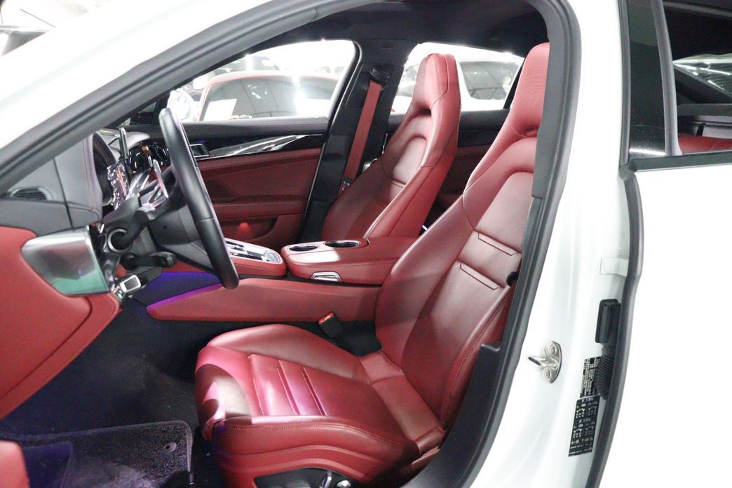 Porsche Panamera 2021