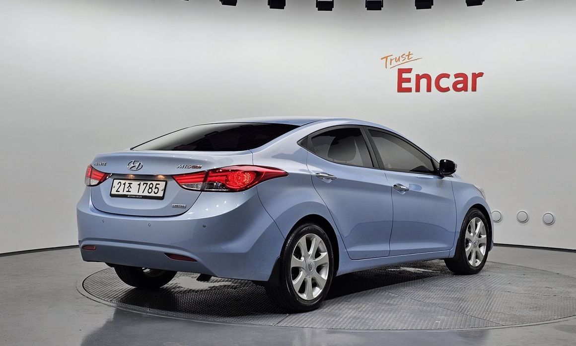 Hyundai AVANTE 2012