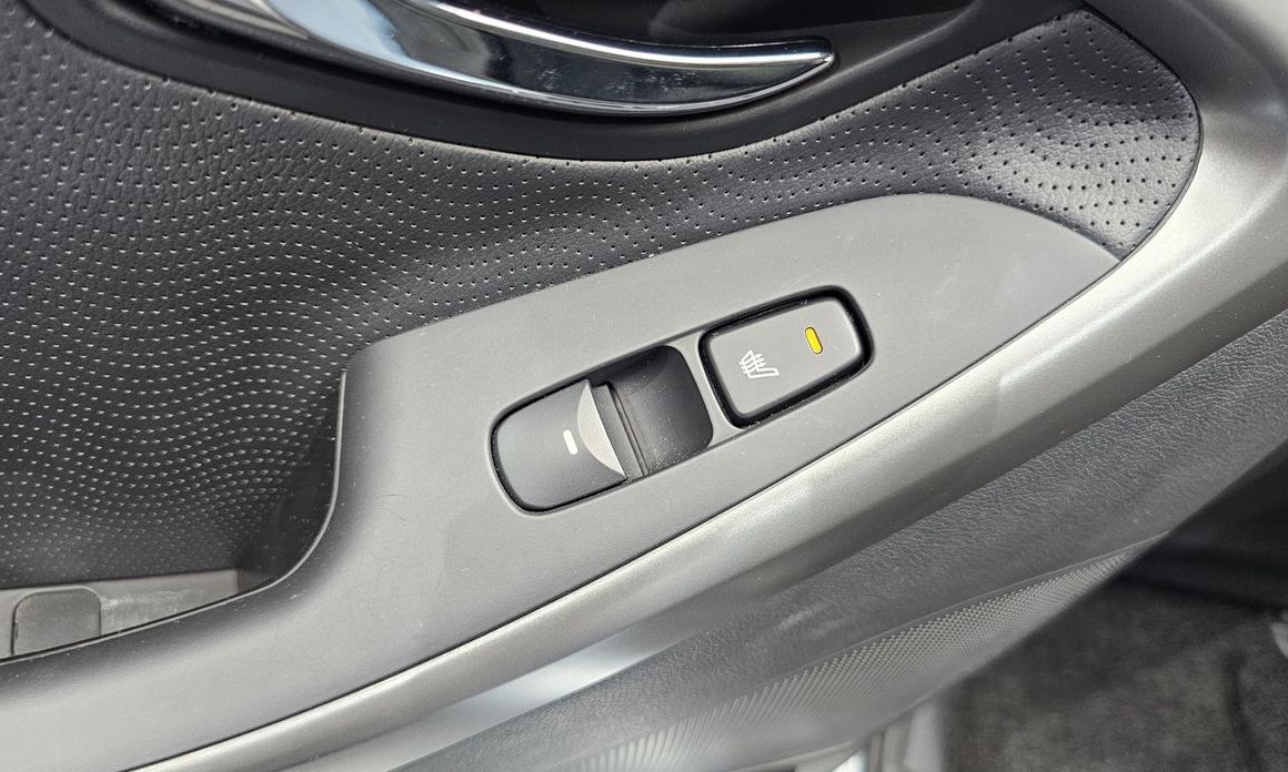 Hyundai AVANTE 2012