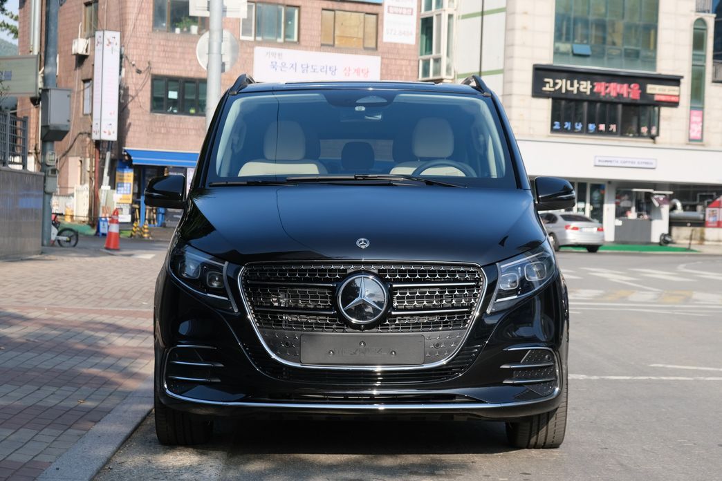 Mercedes-Benz V-Class 2025
