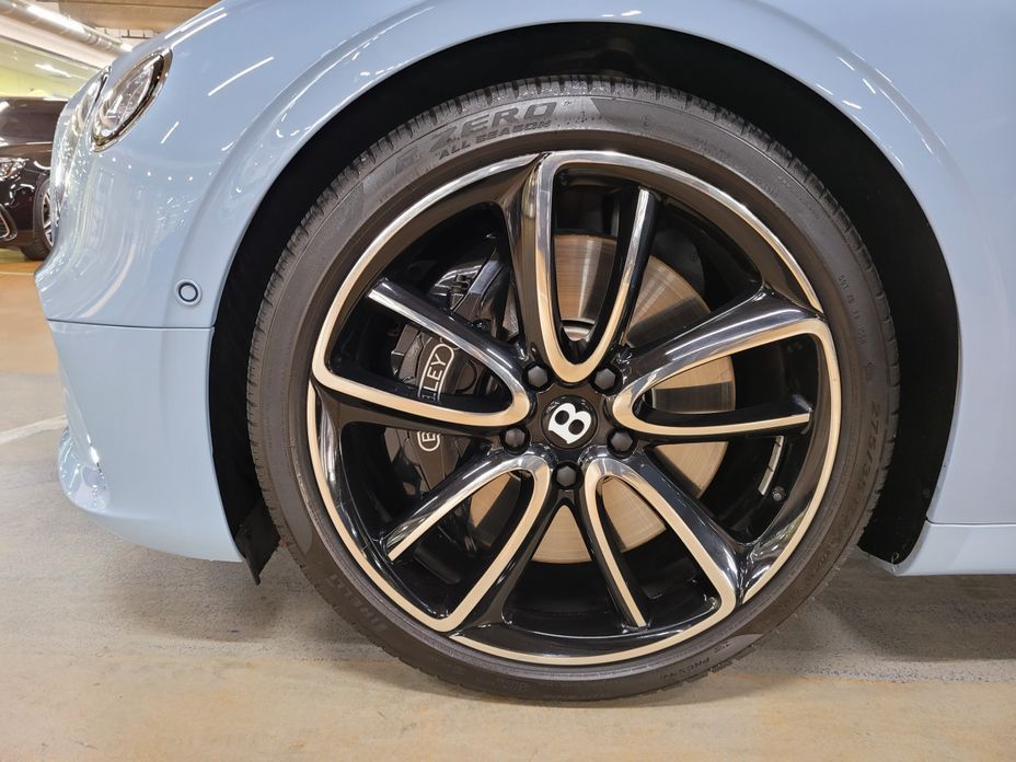 Bentley Continental 2021