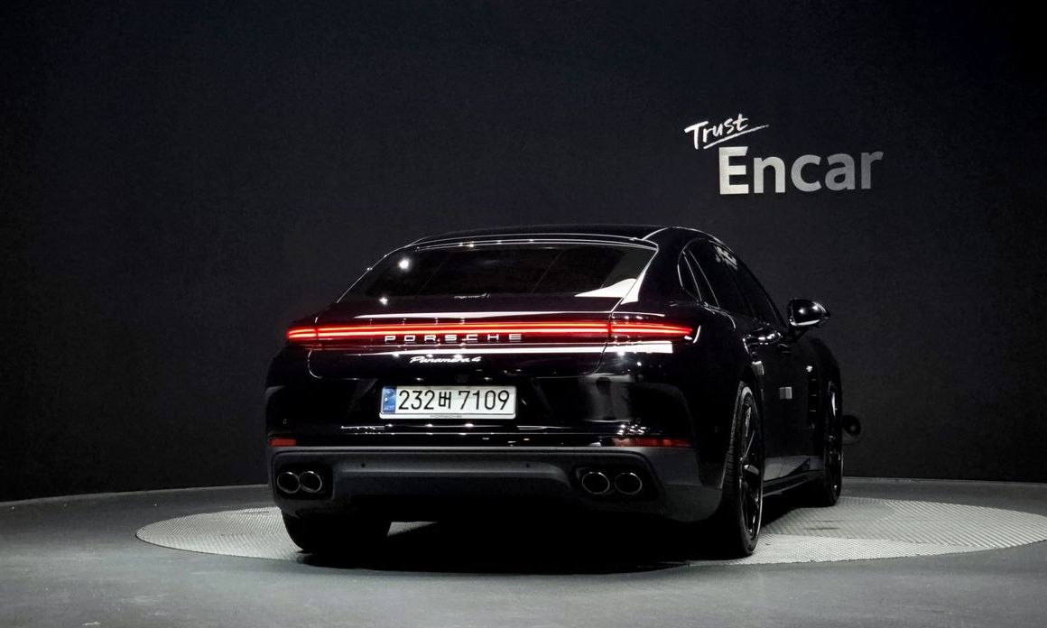 Porsche Panamera 2025