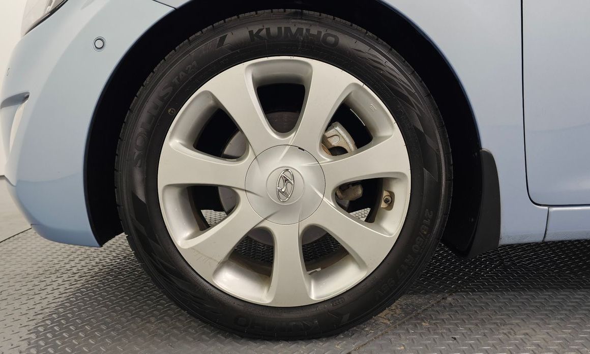 Hyundai AVANTE 2012