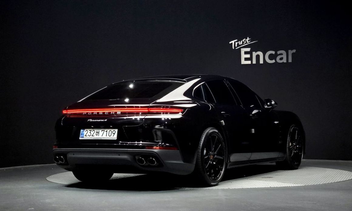 Porsche Panamera 2025