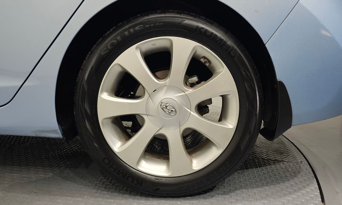Hyundai AVANTE 2012