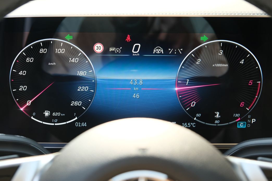 Mercedes-Benz V-Class 2025