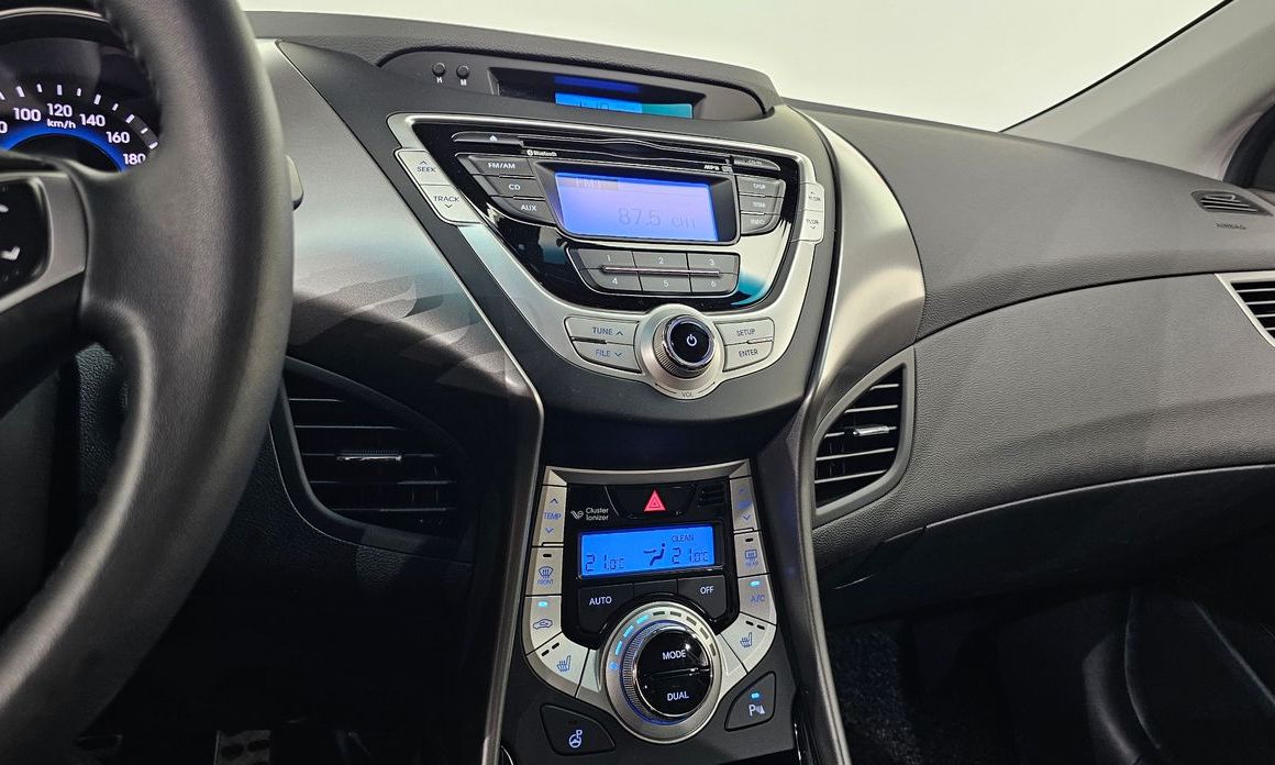 Hyundai AVANTE 2012