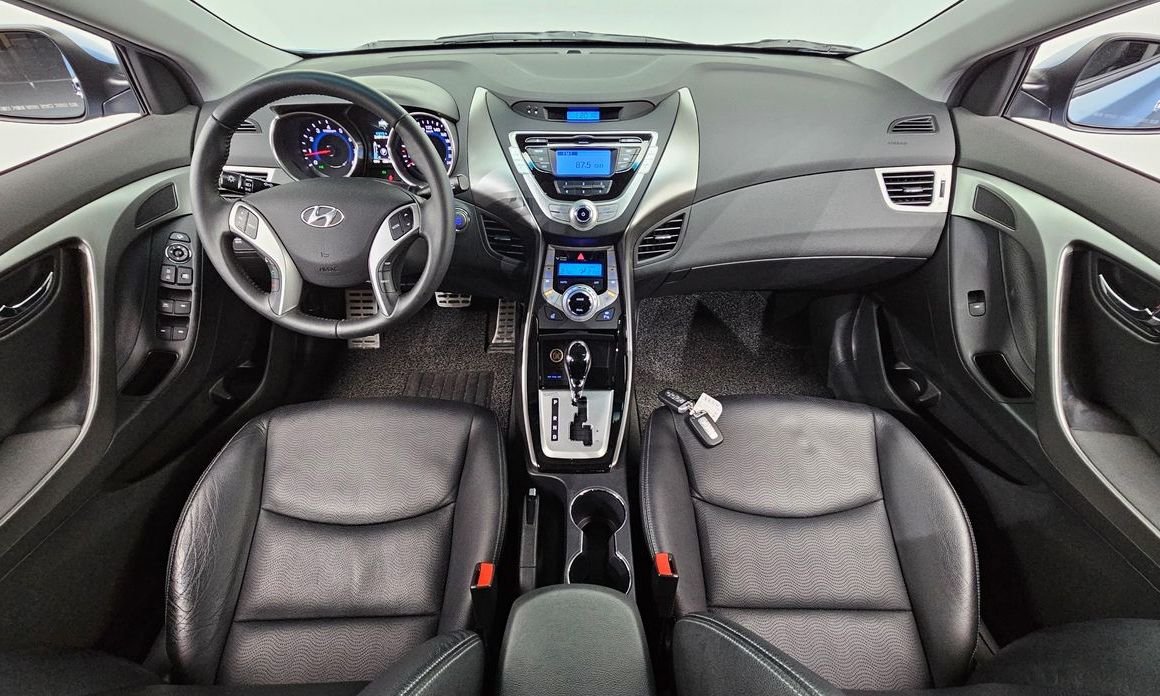 Hyundai AVANTE 2012