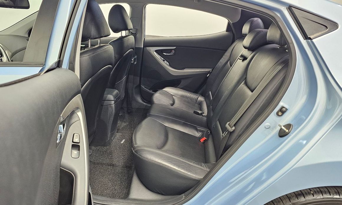 Hyundai AVANTE 2012