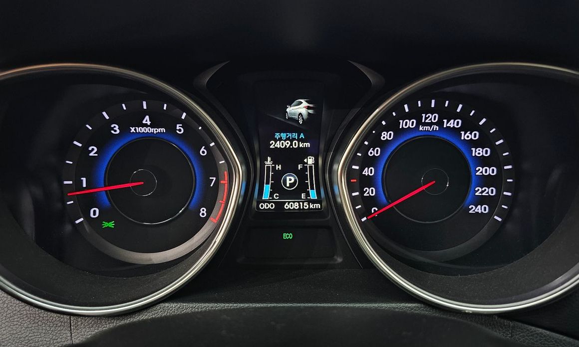 Hyundai AVANTE 2012