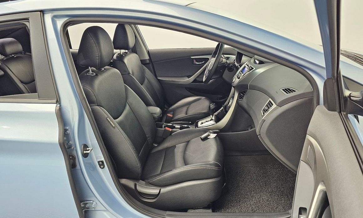 Hyundai AVANTE 2012