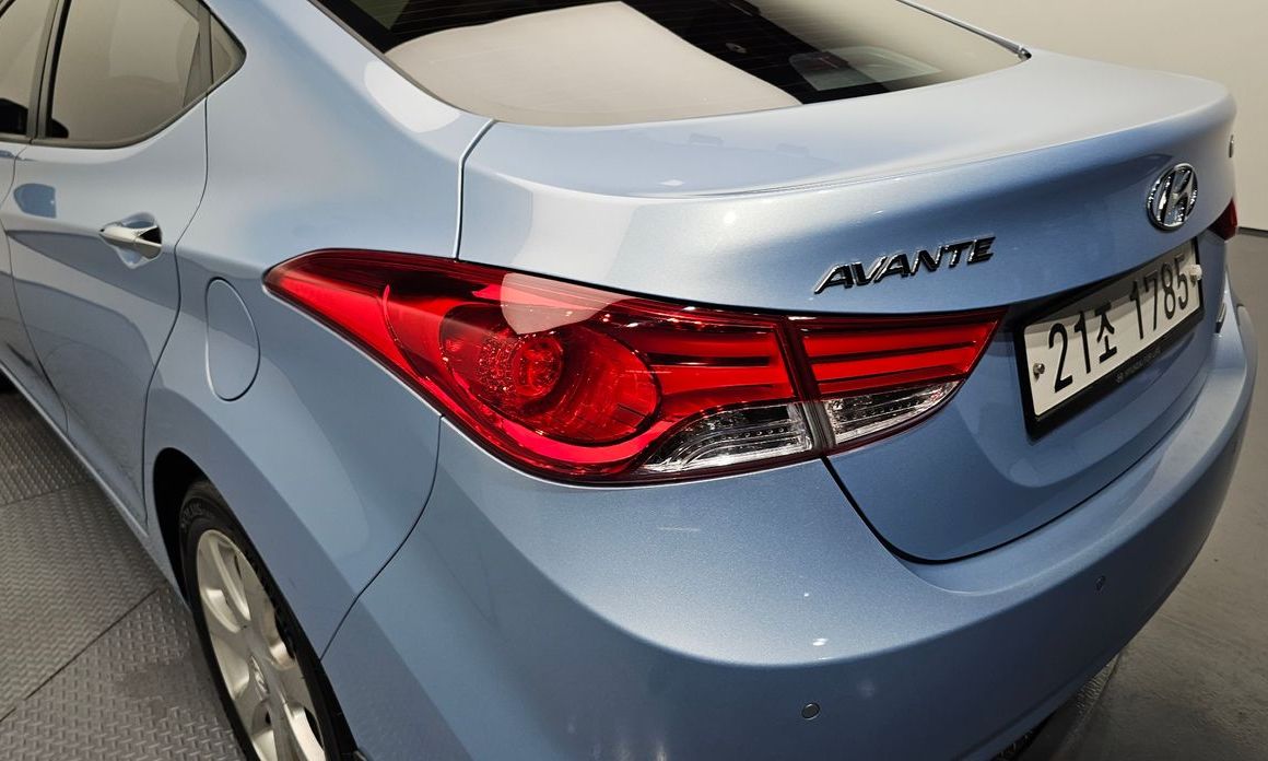 Hyundai AVANTE 2012