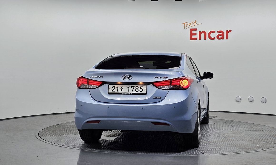 Hyundai AVANTE 2012