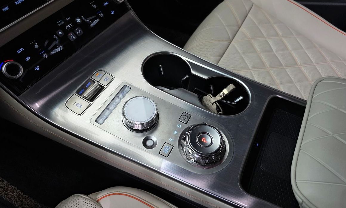Genesis GV70 2025