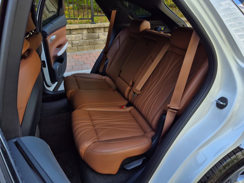 Genesis GV70 2025