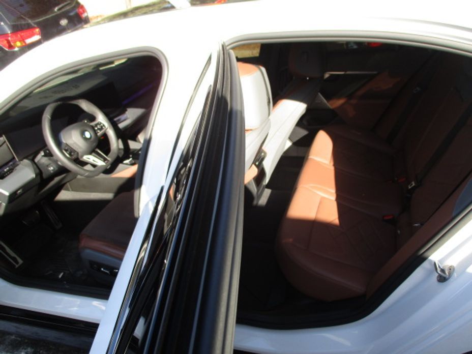 BMW 5-Series 2024