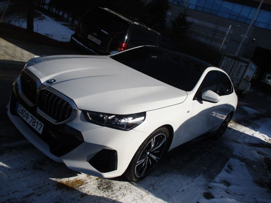 BMW 5-Series 2024
