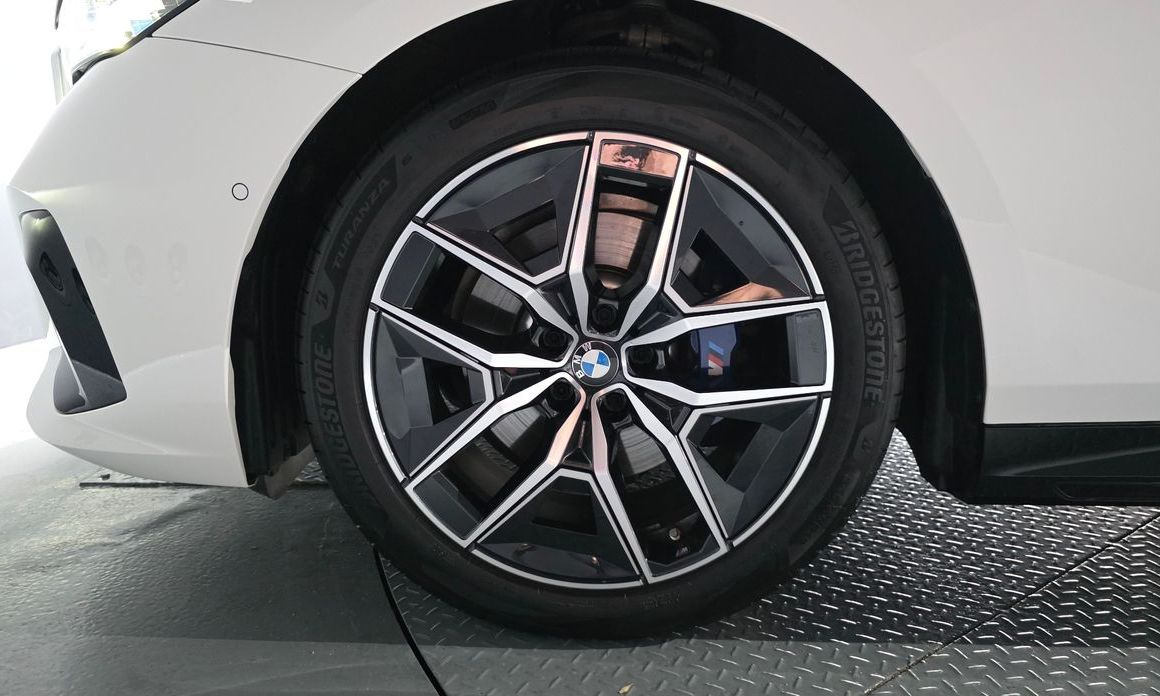 BMW 5-Series 2025