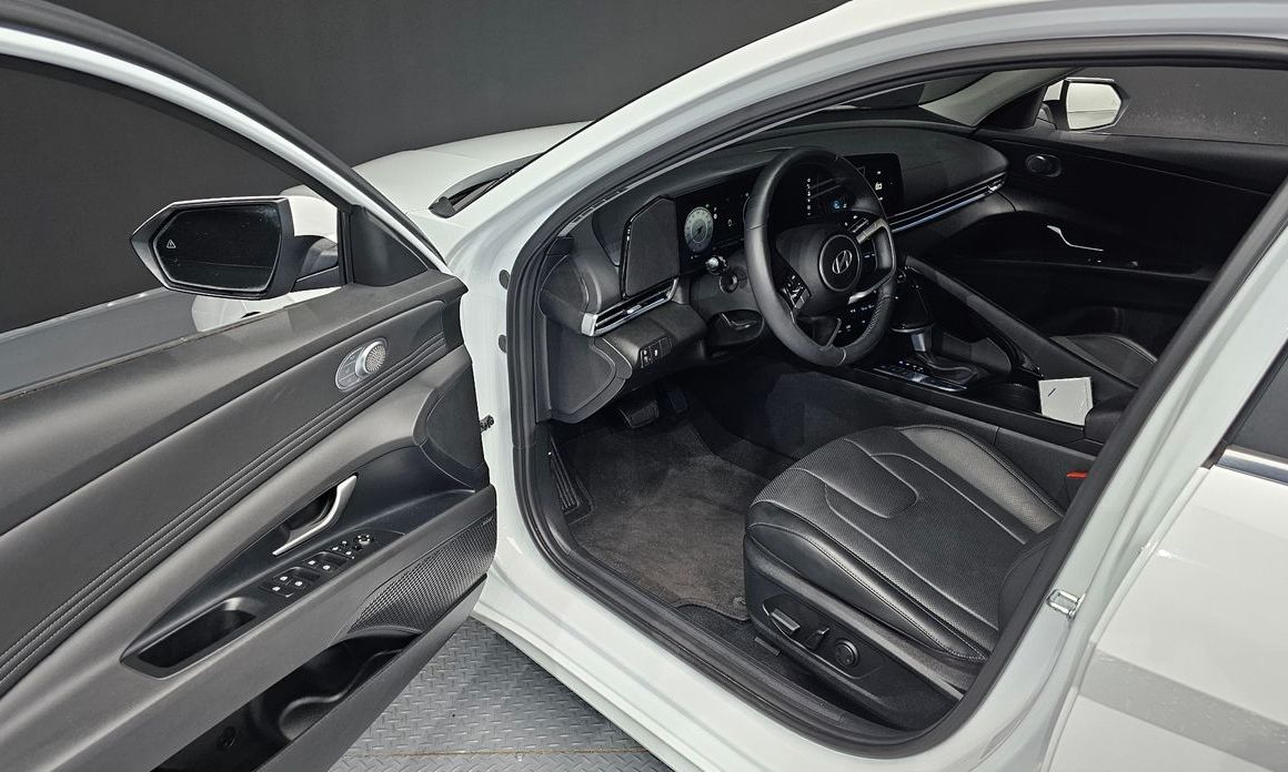 Hyundai AVANTE 2025