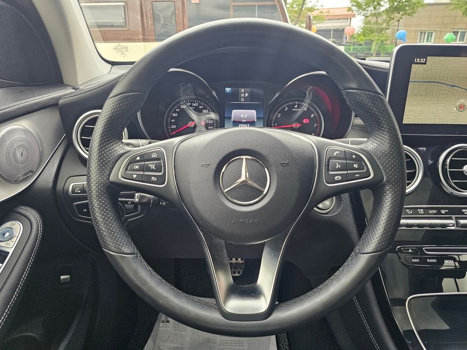 Mercedes-Benz GLC-Class 2019