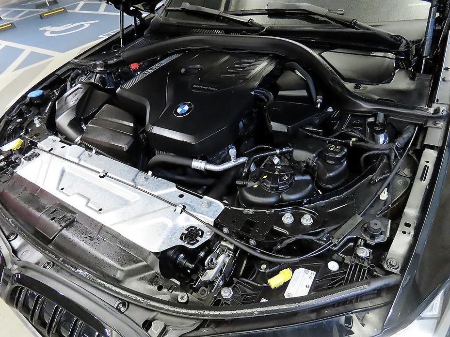 BMW 3-Series 2023