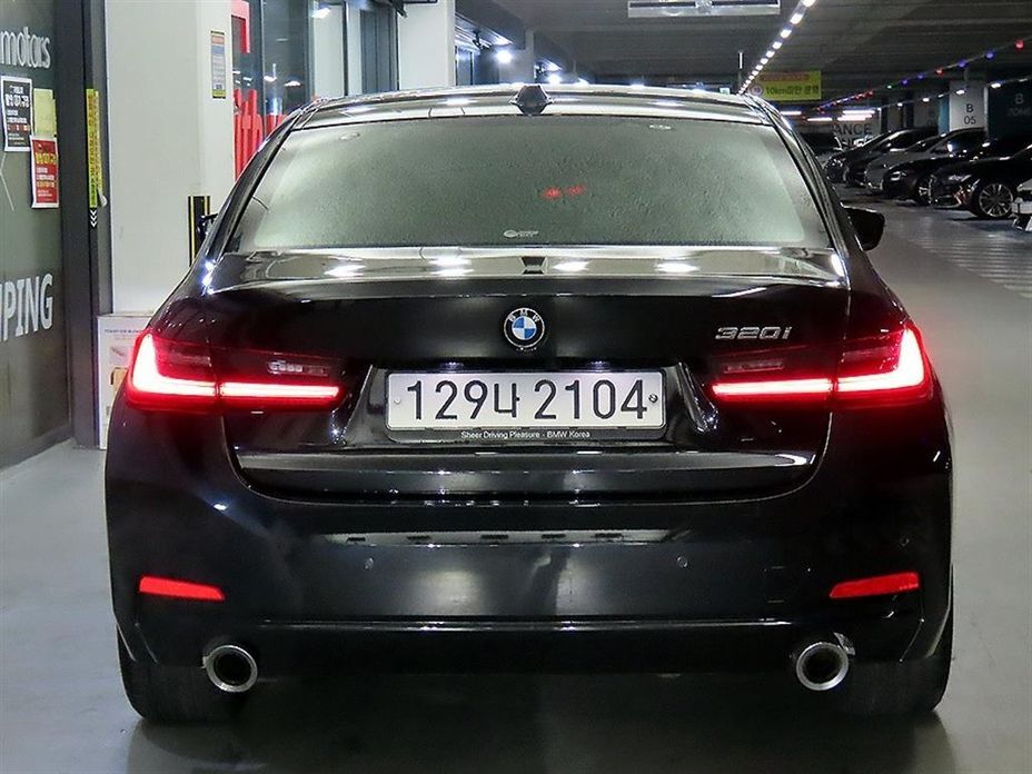 BMW 3-Series 2023